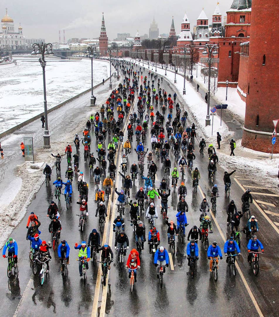 Зимний велопарад в Москве.