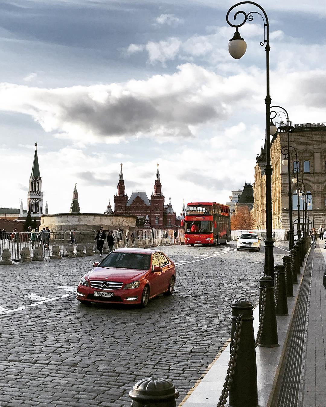 Лучшая жизнь москва. Машины в Москве. Экскурсии по Москве. Поездка в Москву. Москва Экскурсионная.