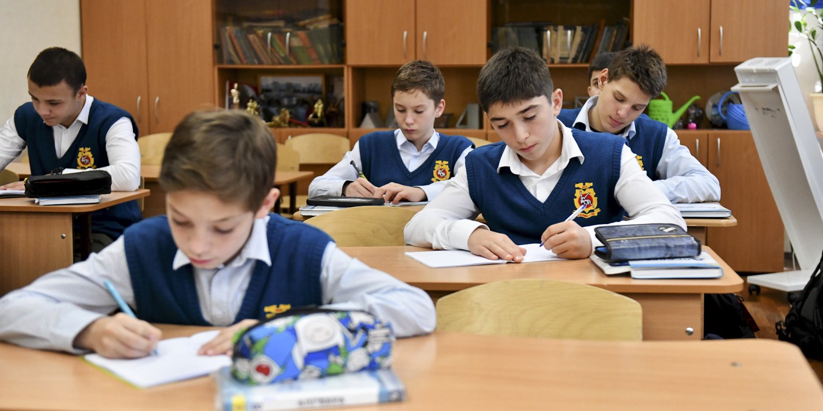 школы и школьники в москве
