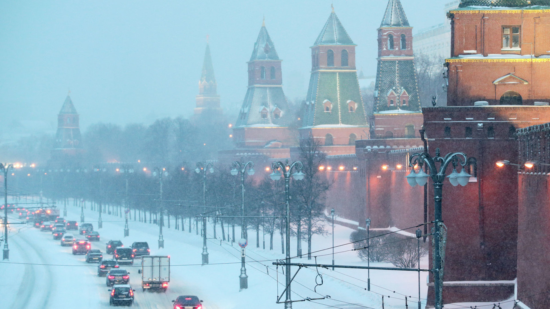 Москва какой будет зима. Зимняя Москва. Москва зимой. Снег в Москве. Серая зима в Москве.