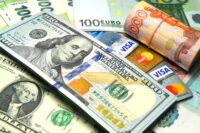 Курс доллара на Мосбирже превысил 99 рублей