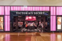 Дочка Victoria’s Secret, американской компании – производителя женского белья и косметики, регистрирует в России бренд для сумок и очков