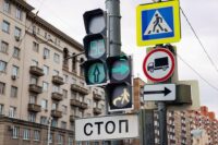 Светофоры на улицах Москвы перенастроили на летний режим