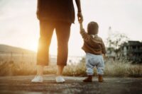 Работодатели по закону не имеют права увольнять отцов-одиночек с детьми до 16 лет